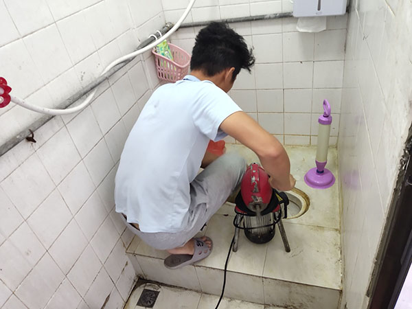 蓬莱管道堵塞冒臭气 专业师傅现场解决问题