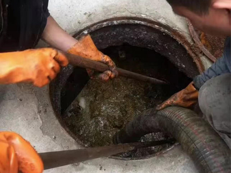 蓬莱清理化粪池时如何避免沼气的危害?